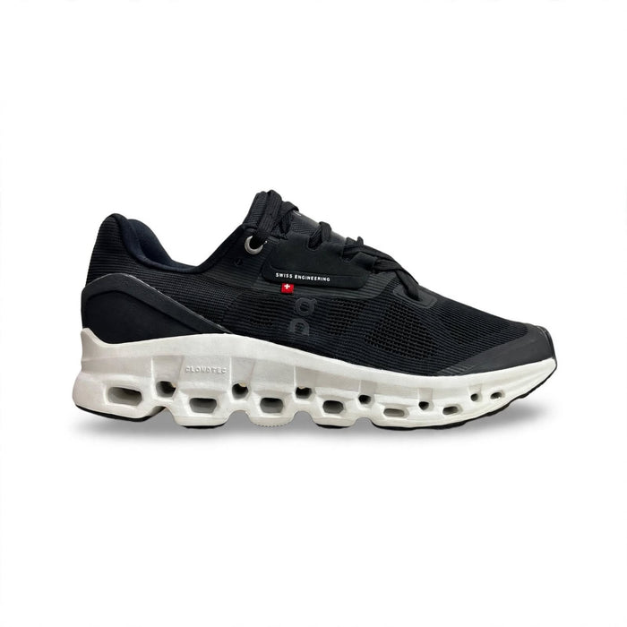 On Cloudstratus Style – Black White Runner Sneaker