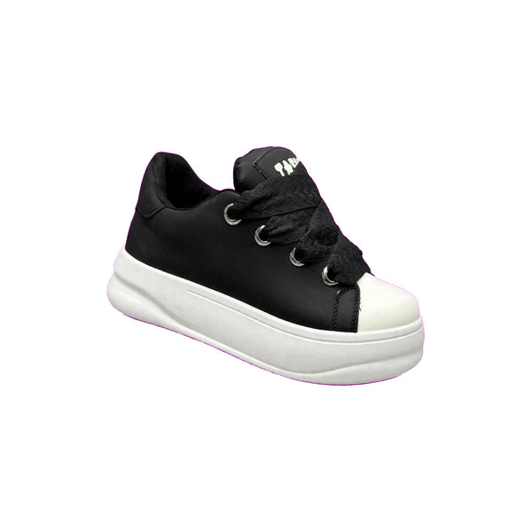 PALOMO Style satin platform sneaker detail